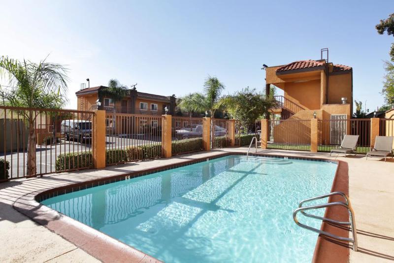 Express Inn & Suites Ontario Airport Zewnętrze zdjęcie